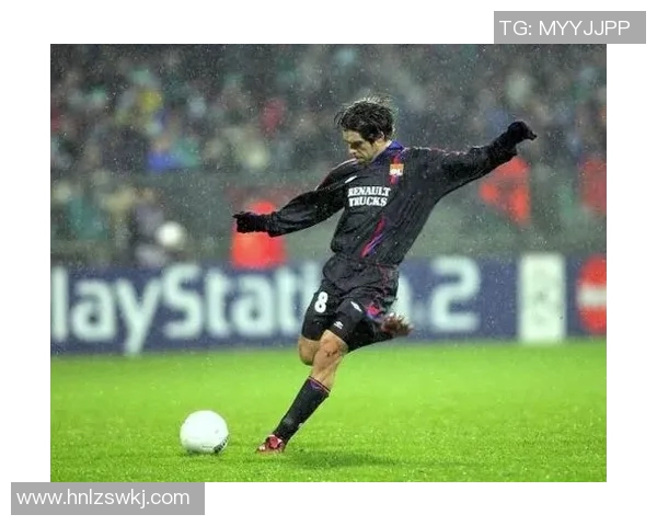 足球明星帅气射门集锦精彩瞬间尽在踢球视频中展现绝佳技艺与风采